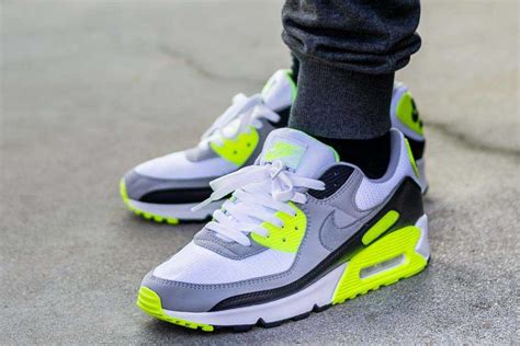 nike air max 90 on feet